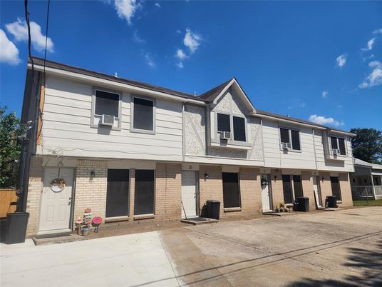 Exterior, Facade, Brick Facade, Rowhouse
