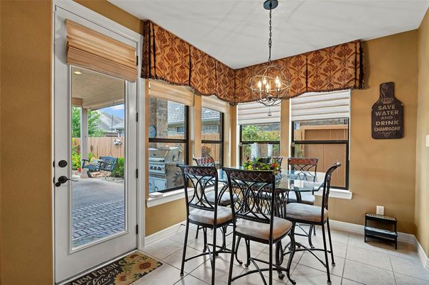 Chandelier, Dining room, Interior, Pendant Lights