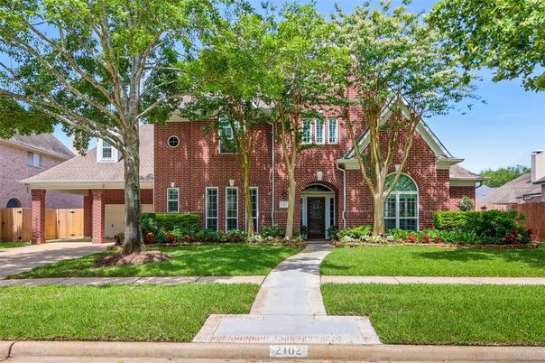Exterior, Facade, Brick Facade, Brick Traditional