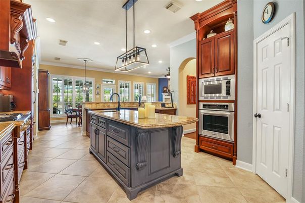 Dining room, Interior, Kitchen, Pendant Lights, Recessed Lighting, Stainless Steel Appliances