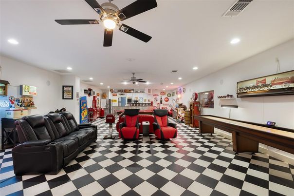 Game Room, Interior, Recessed Lighting