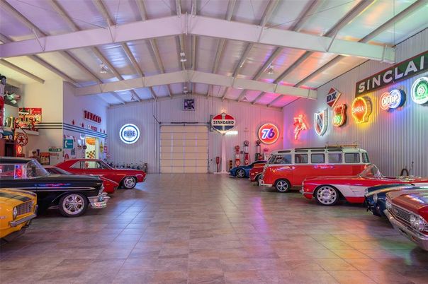 Garage, Interior