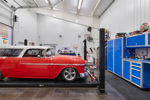 Garage, Interior