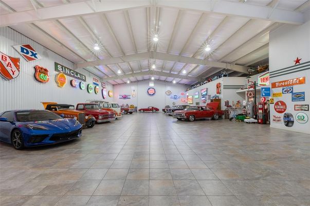 Garage, Interior