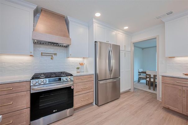 Dining room, Interior, Kitchen, Recessed Lighting, Stainless Steel Appliances, Wood Texture Flooring
