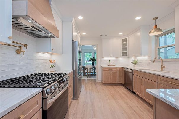 Dining room, Interior, Kitchen, Pendant Lights, Recessed Lighting, Stainless Steel Appliances, Wood Texture Flooring