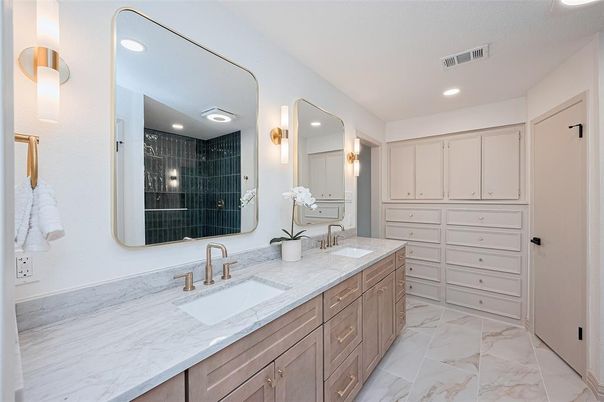 Bathroom, Dual Sink Vanities, Interior, Marble, Recessed Lighting