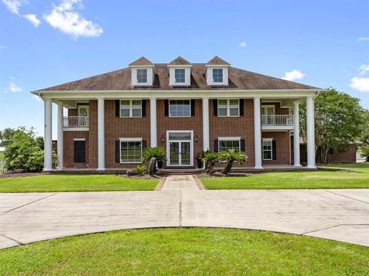 Exterior, Facade, Brick Facade, Georgian