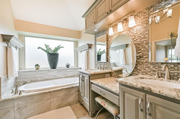 Bathroom, Dual Sink Vanities, Interior