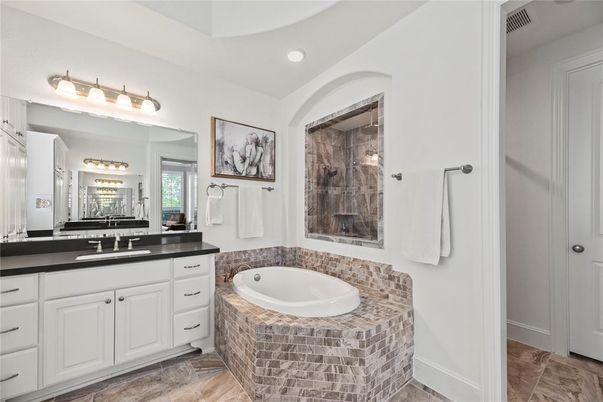 Bathroom, Dual Sink Vanities, Interior, Recessed Lighting