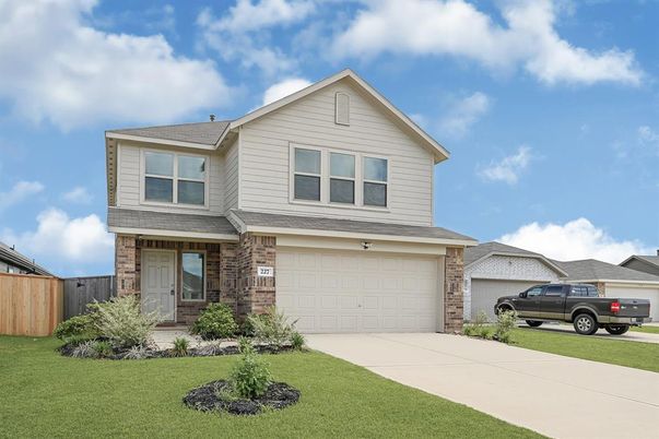 Attached, Exterior, Facade, American Craftsman