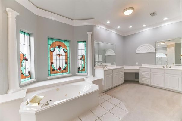 Bathroom, Dual Sink Vanities, Interior, Recessed Lighting