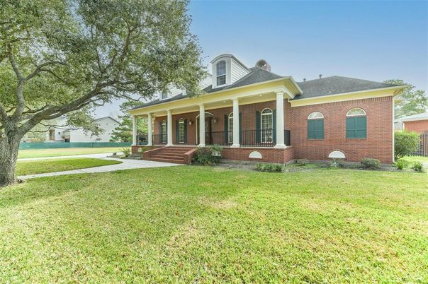 Backyard, Exterior, Facade, Brick Facade, Georgian
