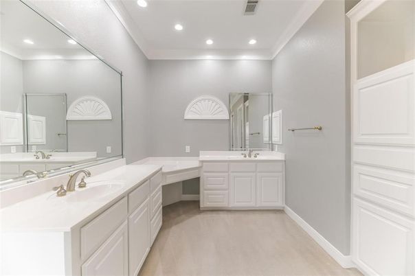 Bathroom, Dual Sink Vanities, Interior, Recessed Lighting