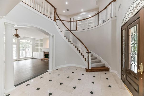 Interior, Recessed Lighting, Wood Texture Flooring