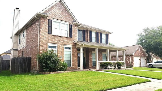 Exterior, Facade, Brick Facade, Brick Traditional