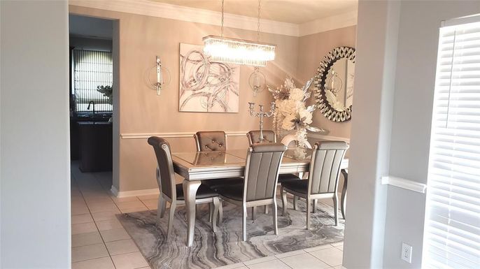 Chandelier, Dining room, Interior, Pendant Lights