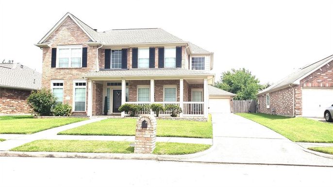 Exterior, Facade, Brick Facade, Brick Traditional