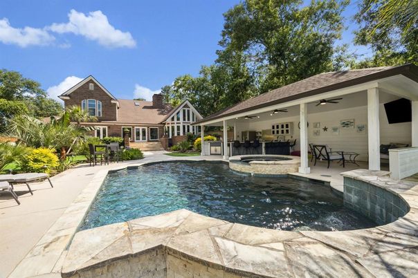 Exterior, Pool