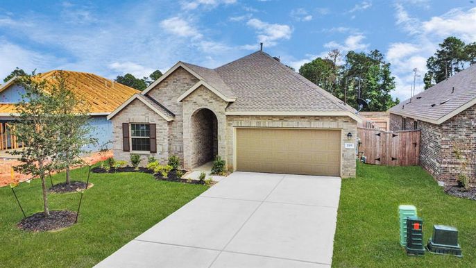 Attached, Exterior, Facade, Brick Traditional