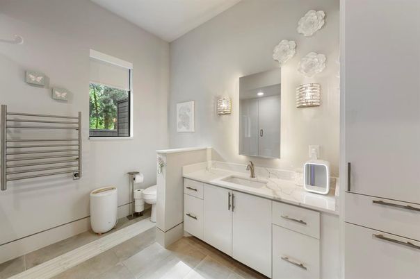 Bathroom, Dual Sink Vanities, Interior, Recessed Lighting