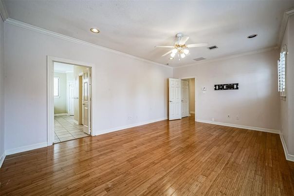Empty room, Interior, Recessed Lighting, Wood Texture Flooring