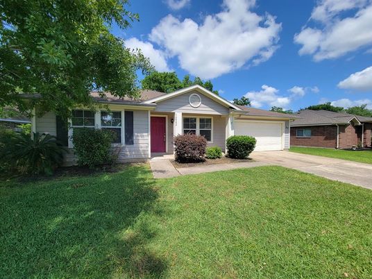 Attached, Exterior, Facade, Ranch