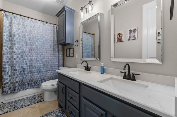 Bathroom, Dual Sink Vanities, Interior