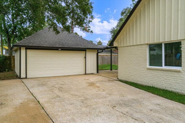 Detached Garage, Exterior
