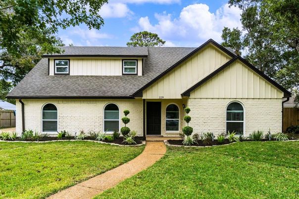 Exterior, Facade, Brick Facade, Farmhouse