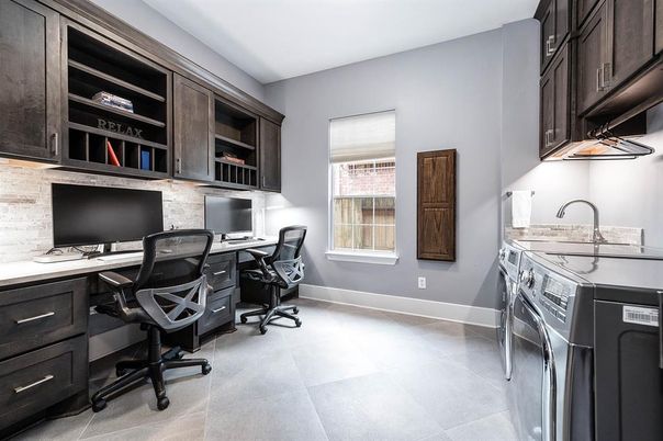 Home Office, Interior