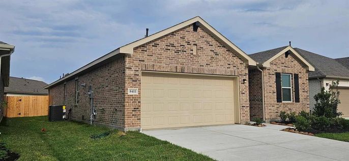 Attached, Exterior, Facade, Brick Facade, Brick Traditional
