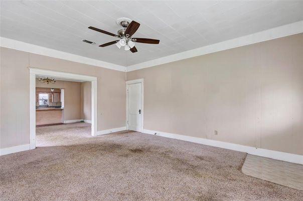 Empty room, Interior