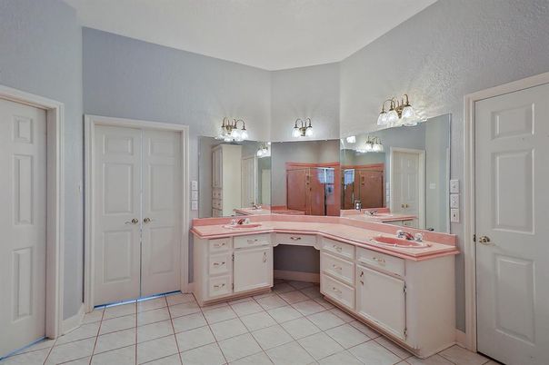 Bathroom, Dual Sink Vanities, Interior