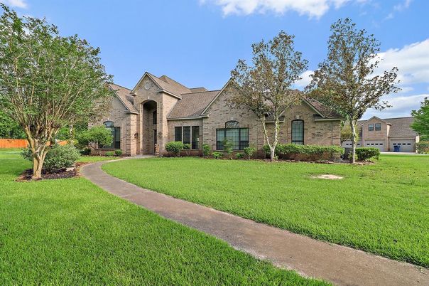 Backyard, Exterior, Facade, Brick Facade, French Provincial