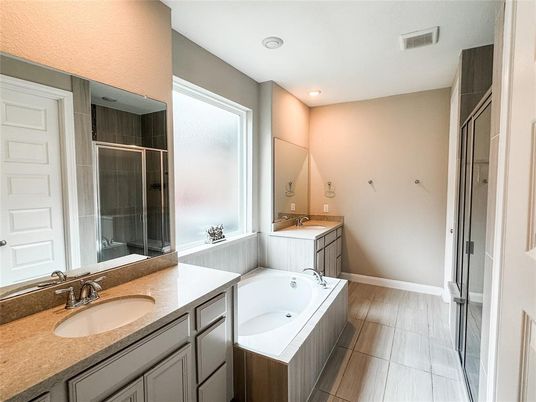 Bathroom, Dual Sink Vanities, Interior, Recessed Lighting