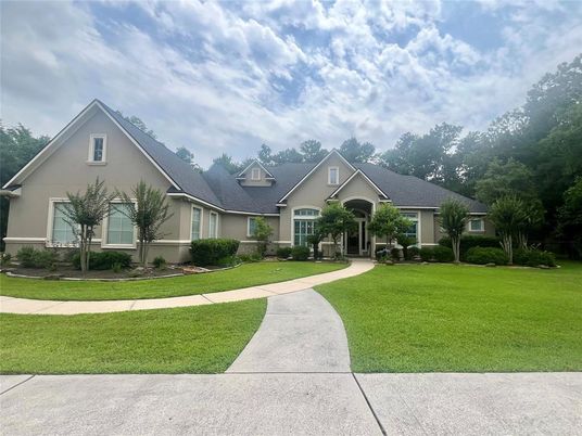 Backyard, Exterior, Facade, Ranch