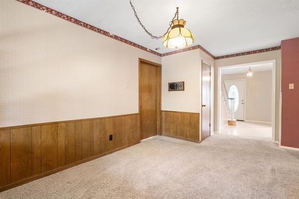 Empty room, Interior, Pendant Lights