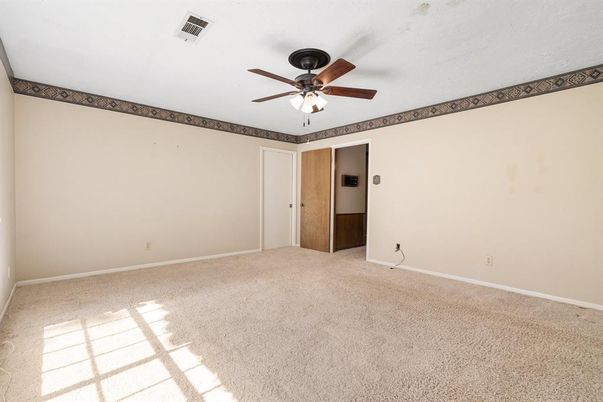 Empty room, Interior