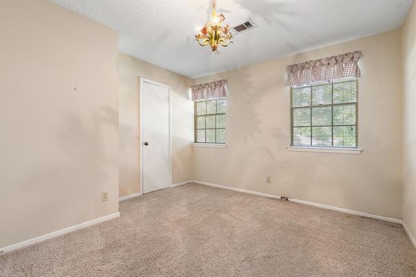 Chandelier, Empty room, Interior