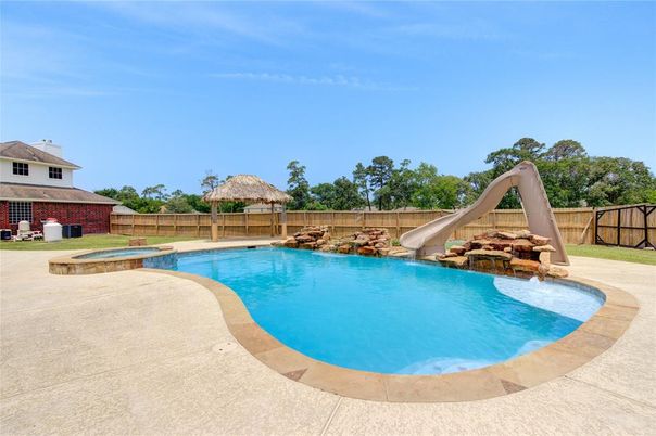 Exterior, Playground, Pool