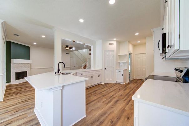 Fireplace, Interior, Kitchen, Pendant Lights, Recessed Lighting, Wood Texture Flooring