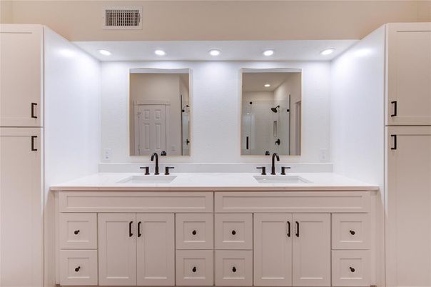 Bathroom, Dual Sink Vanities, Interior