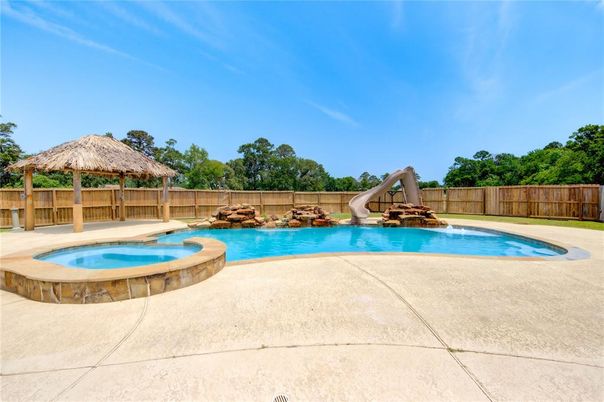Exterior, Playground, Pool