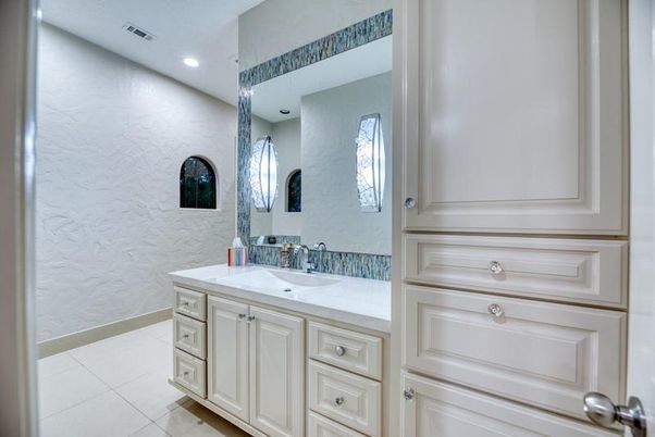 Bathroom, Interior, Recessed Lighting