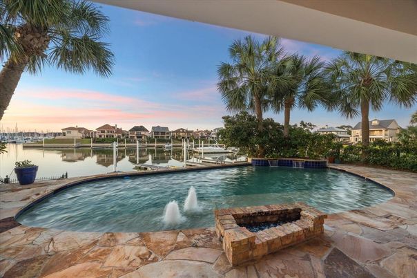 Exterior, Pool, Water