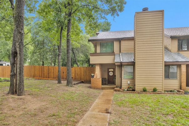 Backyard, Exterior, Facade, Modern