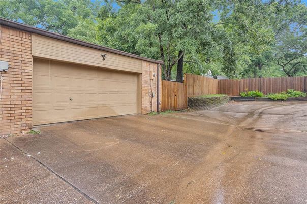 Detached Garage, Exterior
