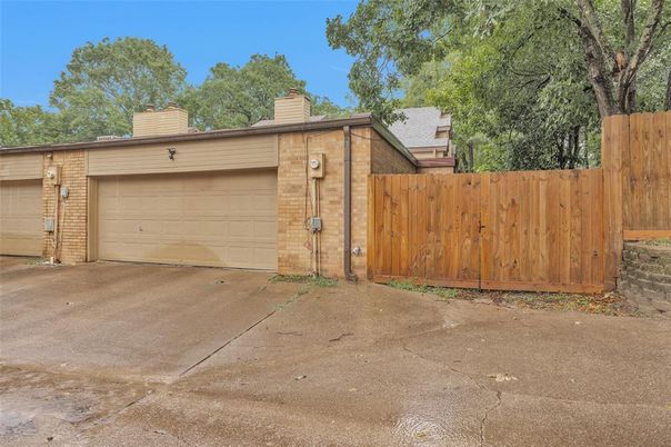 Detached Garage, Exterior