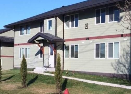 Exterior, Facade, Raised Ranch